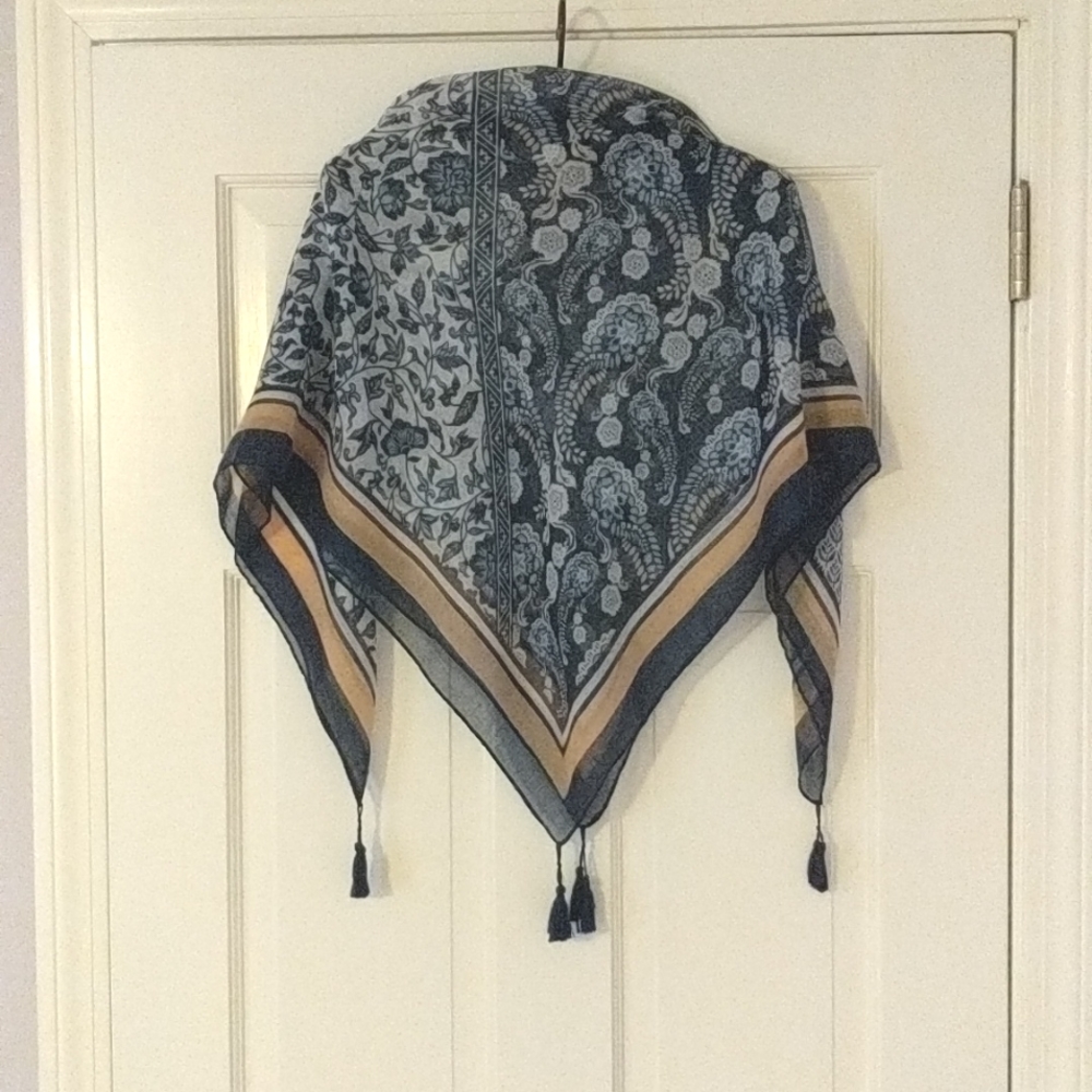 Women's scarf.